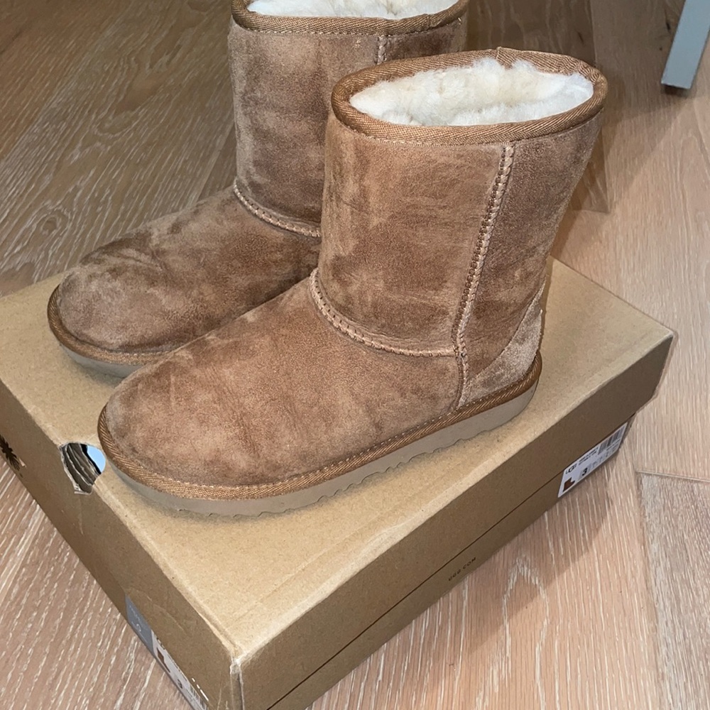 Classic Uggs Kids Size 3